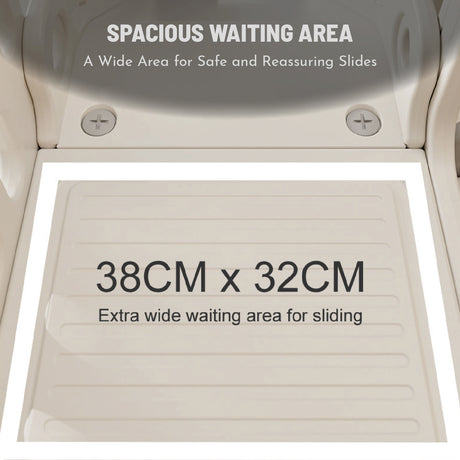 Label indicating a spacious waiting area for safe and reassuring slides, measuring 38CM x 32CM.